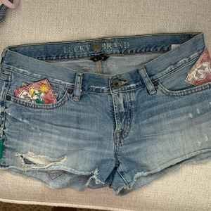 Lucky brand low rise shorts w patches